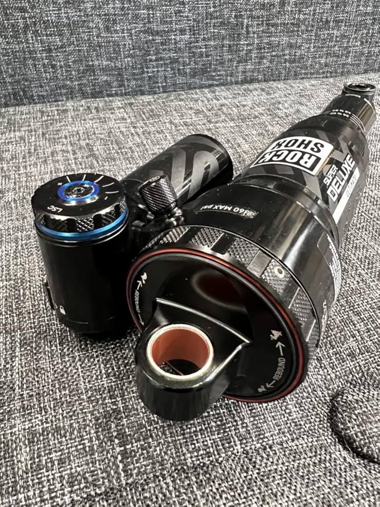 RockShox Super Deluxe 黒 リアサスペンション Amazon.co.jp: RockShox Super Deluxe スルーシャフト RCT リア